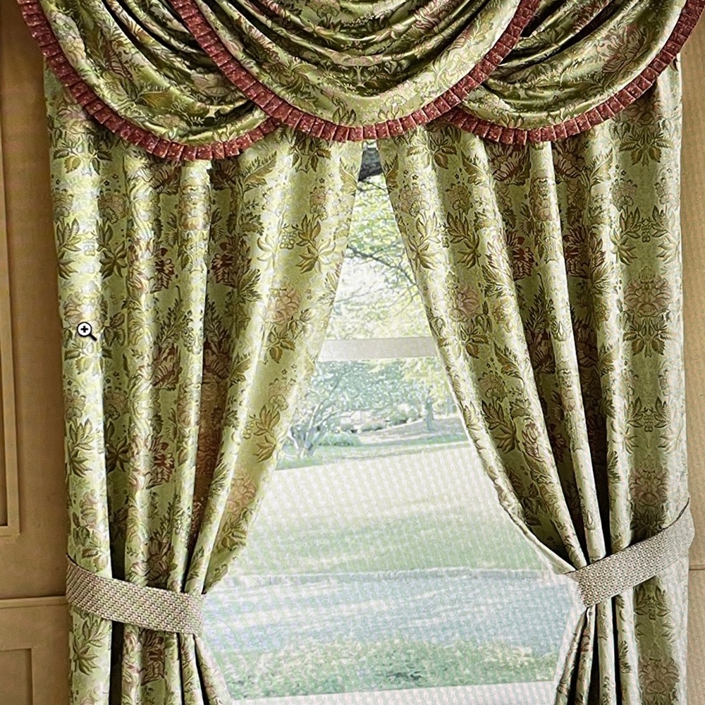BRAND NEW UNOPENED CROSCILL WINDOW vALANCE